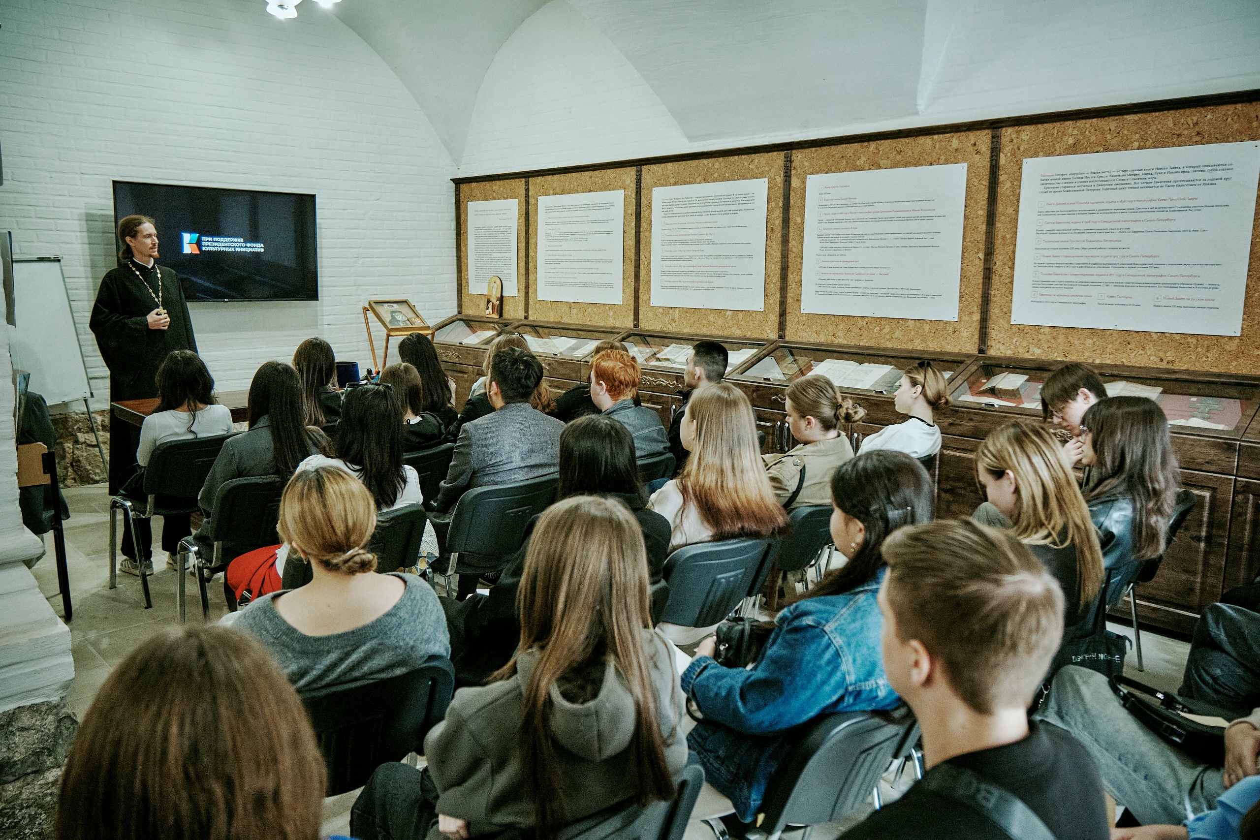 Состоялась презентация-показ документальных фильмов для студентов АГУ