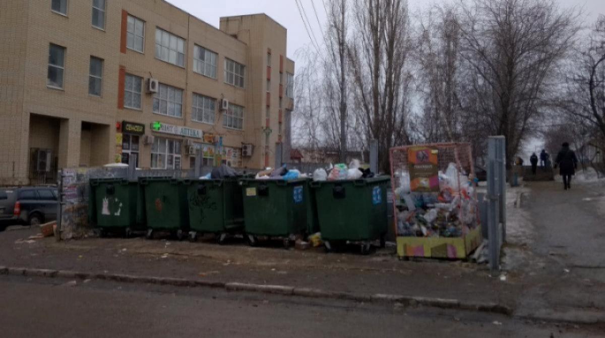 В Саратове из-за поломок техники мусор вывозят по ночам