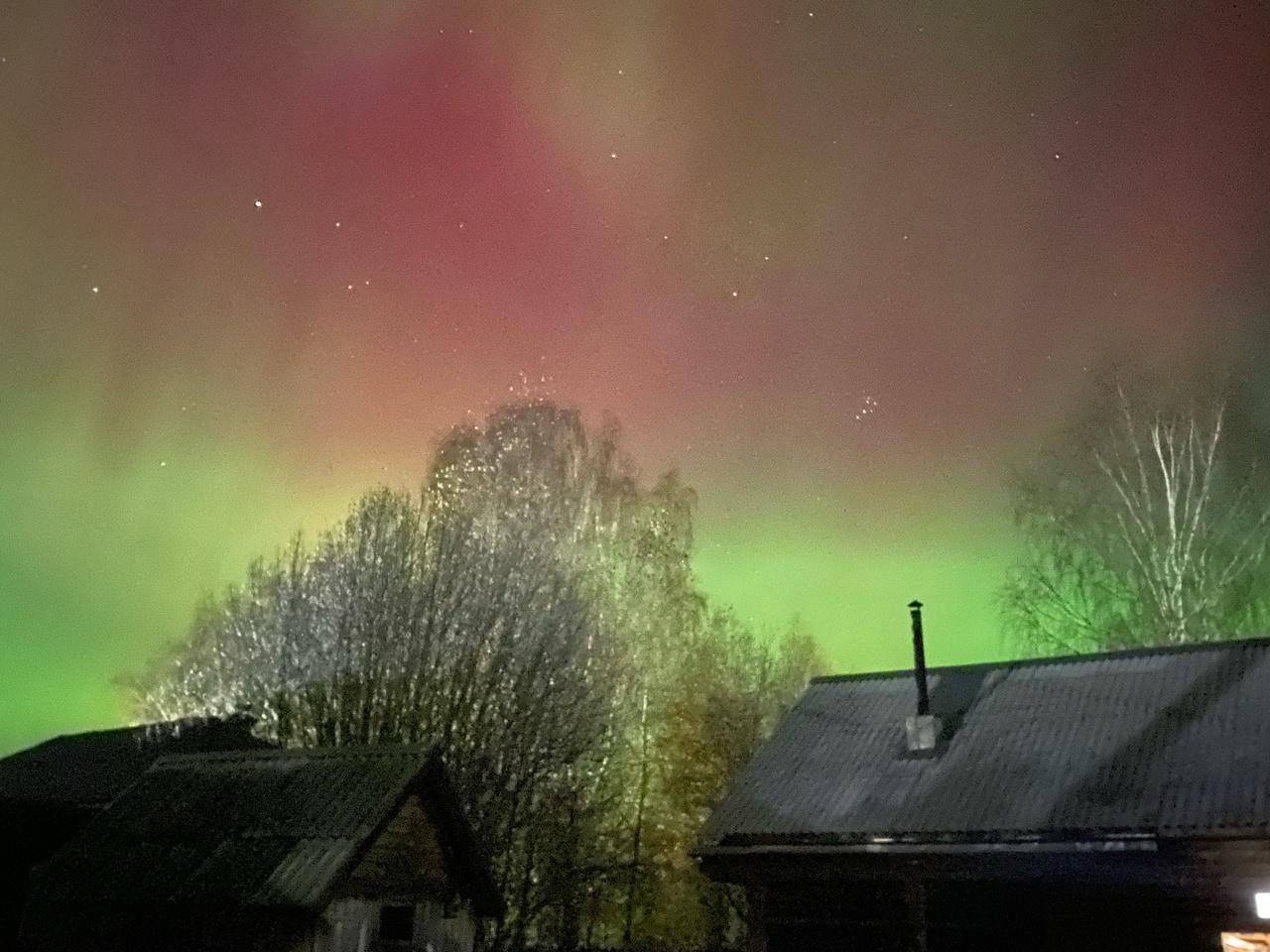 Пермяки делятся снимками северного сияния 