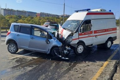 Водитель пострадал в результате столкновения двух автомобилей в Елизовском районе