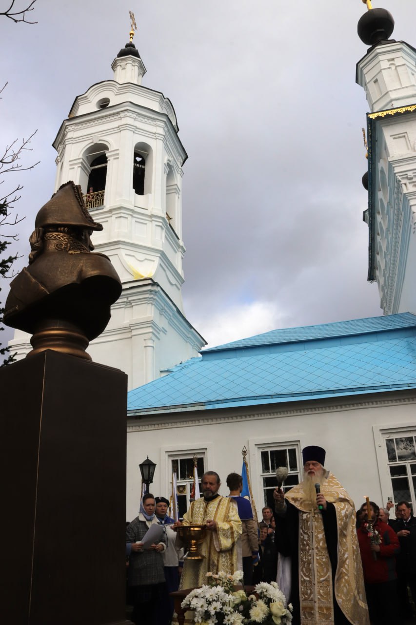 В Калуге открыли памятник адмиралу Федору Ушакову