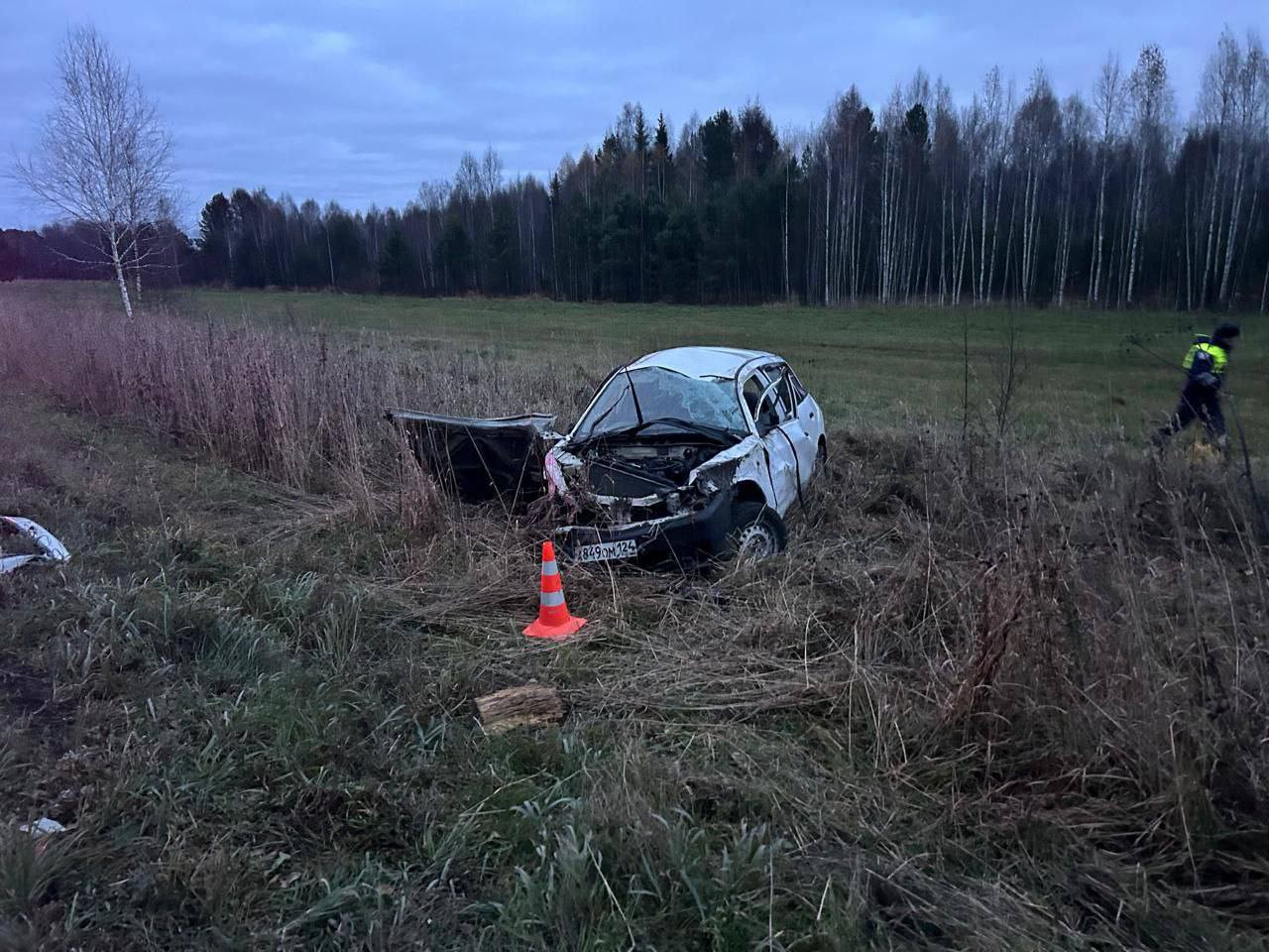 На Енисейском тракте иномарка съехала в кювет, водитель погиб