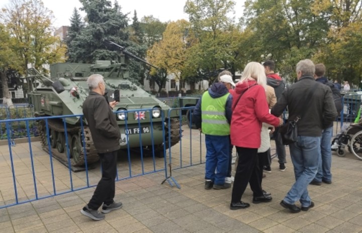 Ветераны СВО вместе с семьями посетили выставку трофейной военной техники в Майкопе