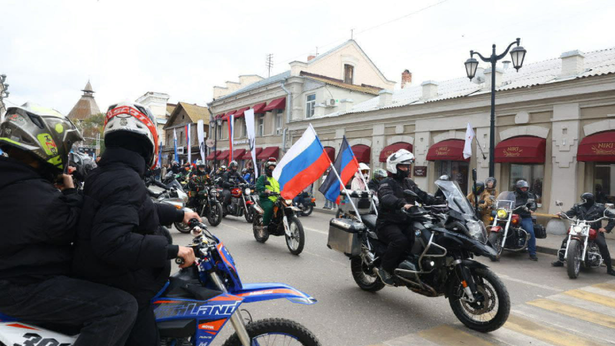 В Астрахани состоялся особенный мотопробег с участием губернатора