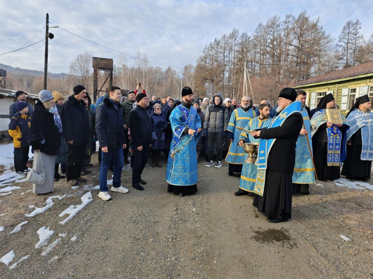 Митрополит Димитрий совершил Литургию перед ковчегом с частью Пояса Пресвятой Богородицы в Успенском мужском монастыре в Чите