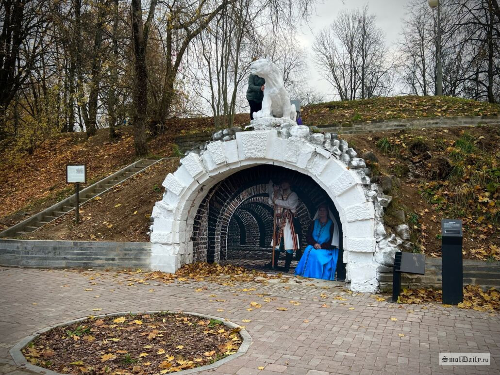 В гротах Лопатинского сада в Смоленске появились люди