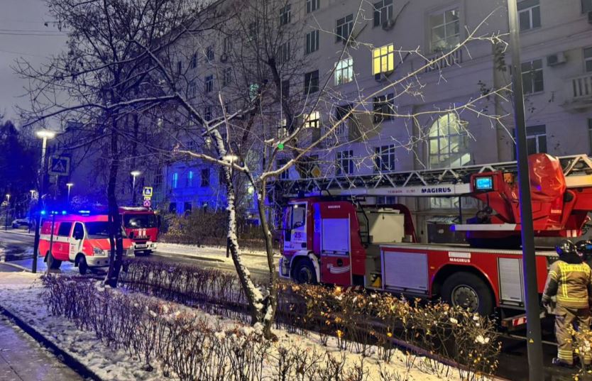 Пенсионерка погибла при пожаре в квартире дома на западе Москвы