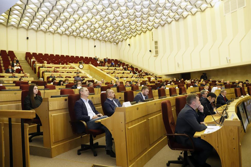 В ЗАКСе Новосибирской области прошли общественные слушания по проекту бюджета на следующие три года