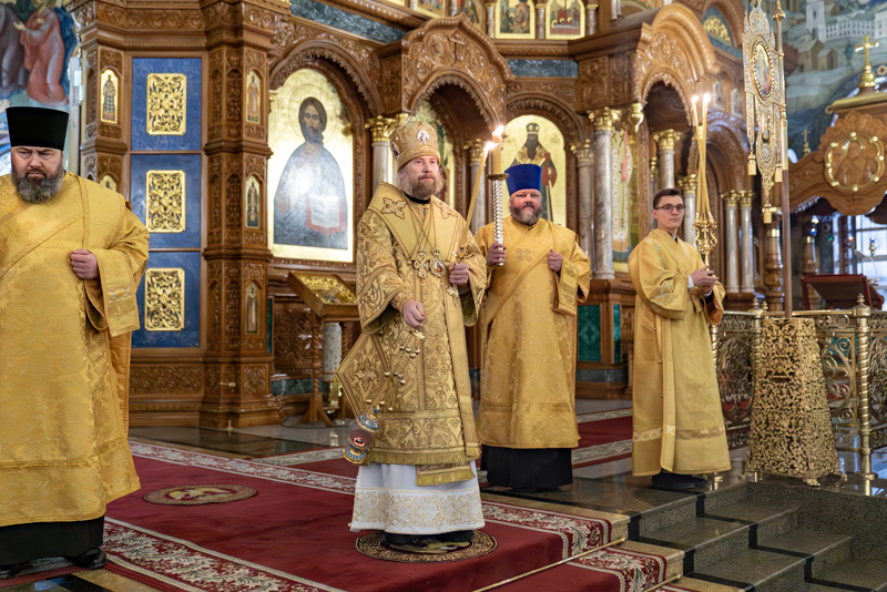 Епископ Воронежский и Лискинский Леонтий совершил богослужение в Благовещенском кафедральном соборе