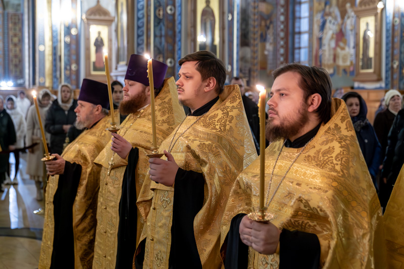 Епископ Воронежский и Лискинский Леонтий совершил богослужение в Благовещенском кафедральном соборе