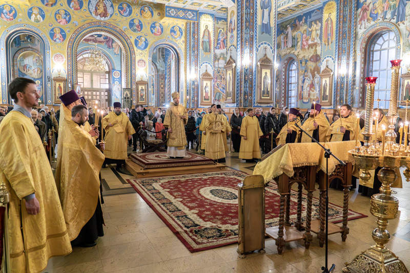 Епископ Воронежский и Лискинский Леонтий совершил богослужение в Благовещенском кафедральном соборе