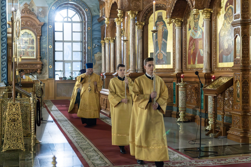 Епископ Воронежский и Лискинский Леонтий совершил богослужение в Благовещенском кафедральном соборе