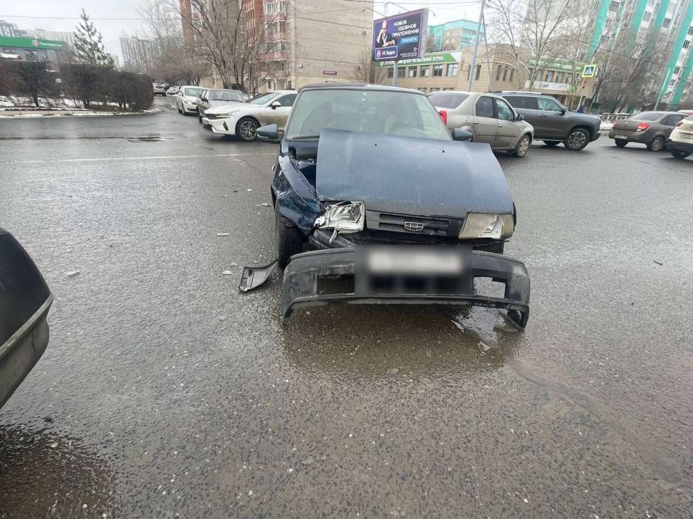 На перекрестке Липовой и Джангильдина столкнулись 3 автомобиля