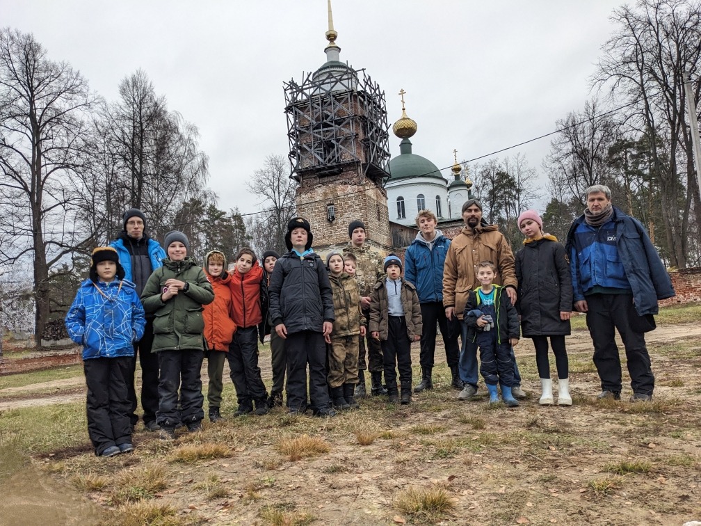 Владимирский отряд Братства Православных Следопытов потрудился на Дмитриевском погосте