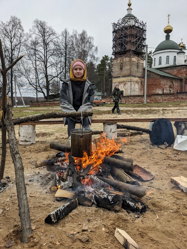 Владимирский отряд Братства Православных Следопытов потрудился на Дмитриевском погосте