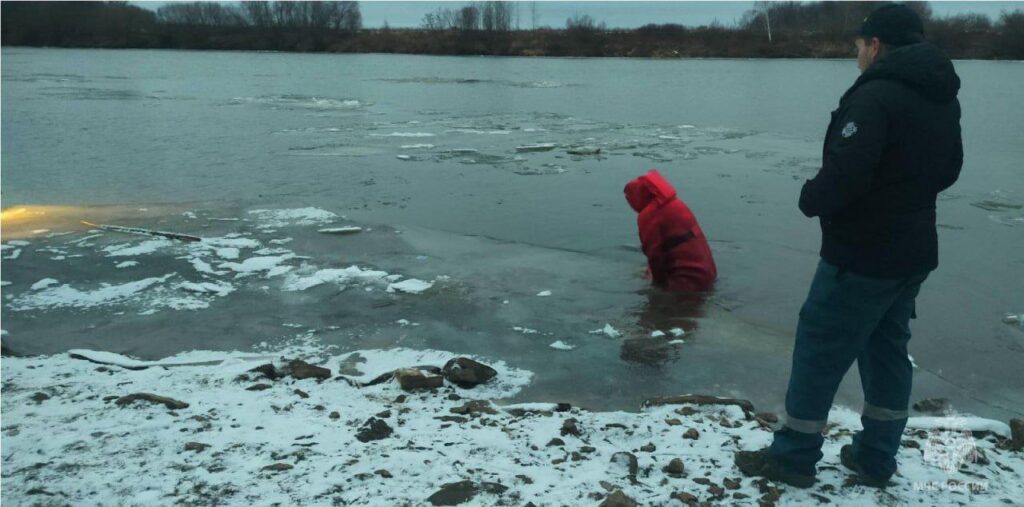 Школьницы провалились под лед на реке Вятка