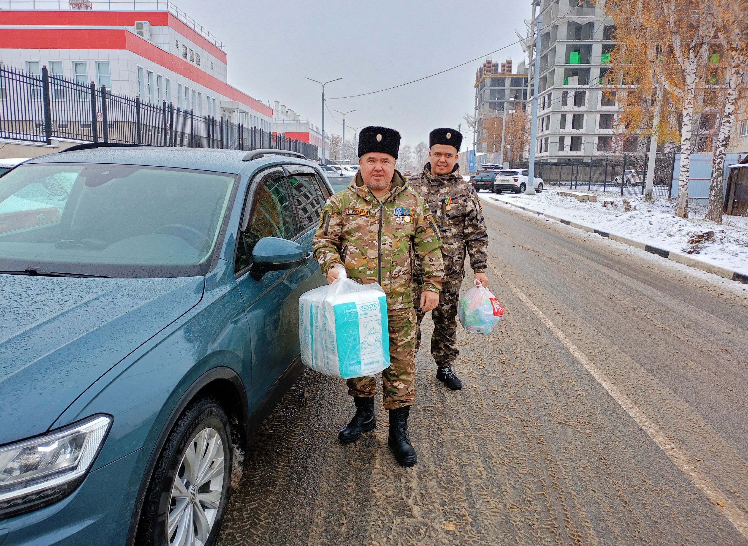 Рязанские казаки привезли гумпомощь в БСМП