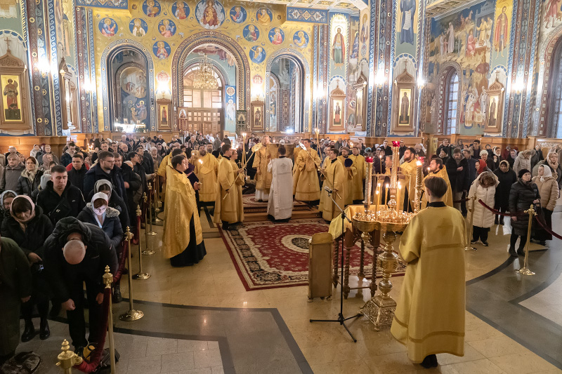 Накануне воскресного дня Правящий Архиерей возглавил служение всенощного бдения