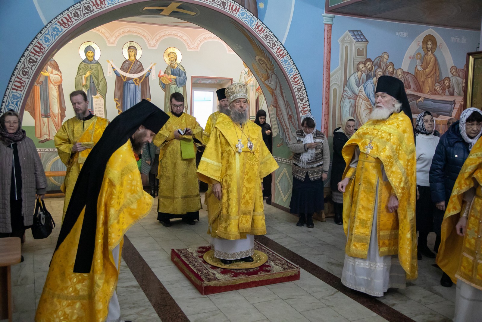 Архипастырское богослужение в Знаменском храме Иоанно-Богословской Макаровской обители