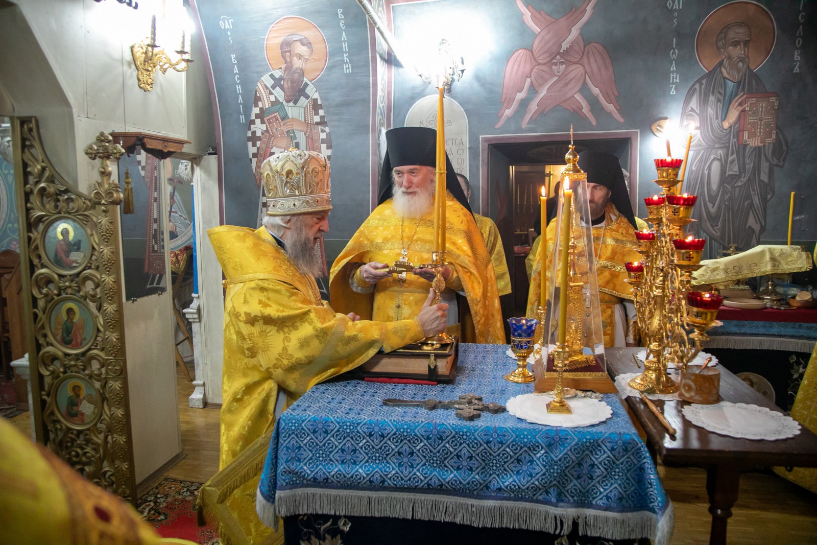 Архипастырское богослужение в Знаменском храме Иоанно-Богословской Макаровской обители