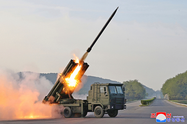 Грозный ответ HIMARS из КНДР: новые РСЗО стали высокоточными