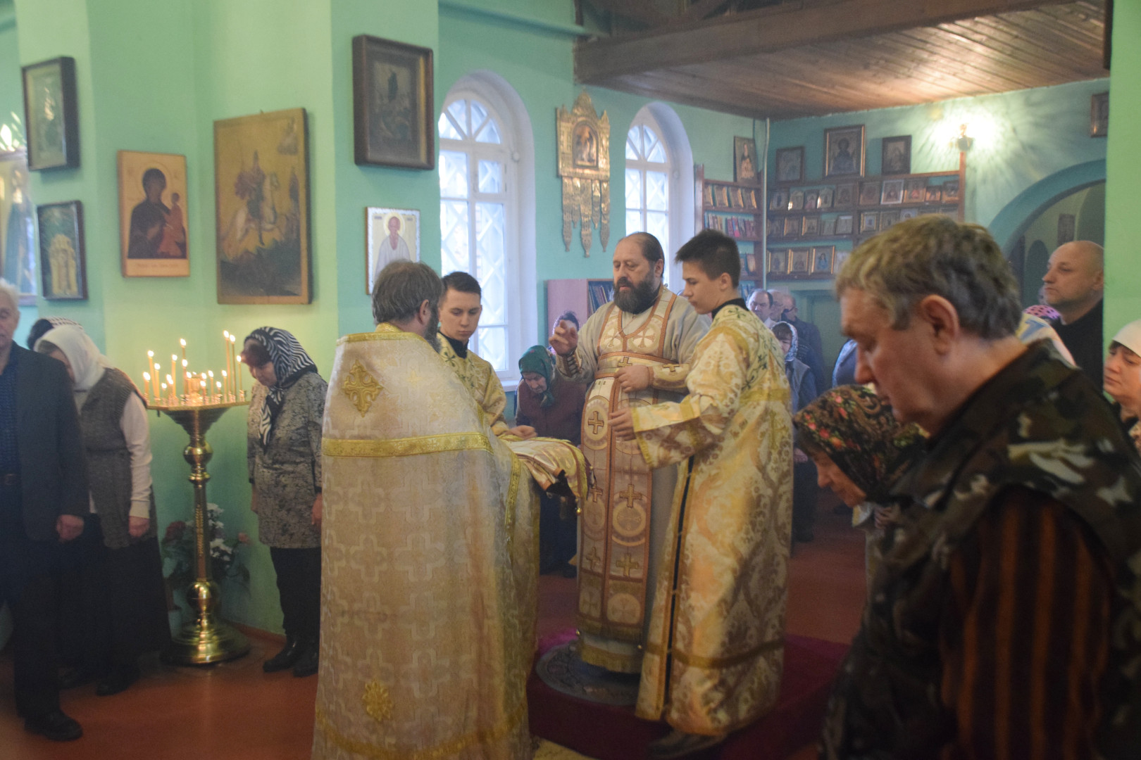 В день престольного праздника Правящий архиерей совершил Божественную Литургию в Михайло-Архангельском храме в Шира