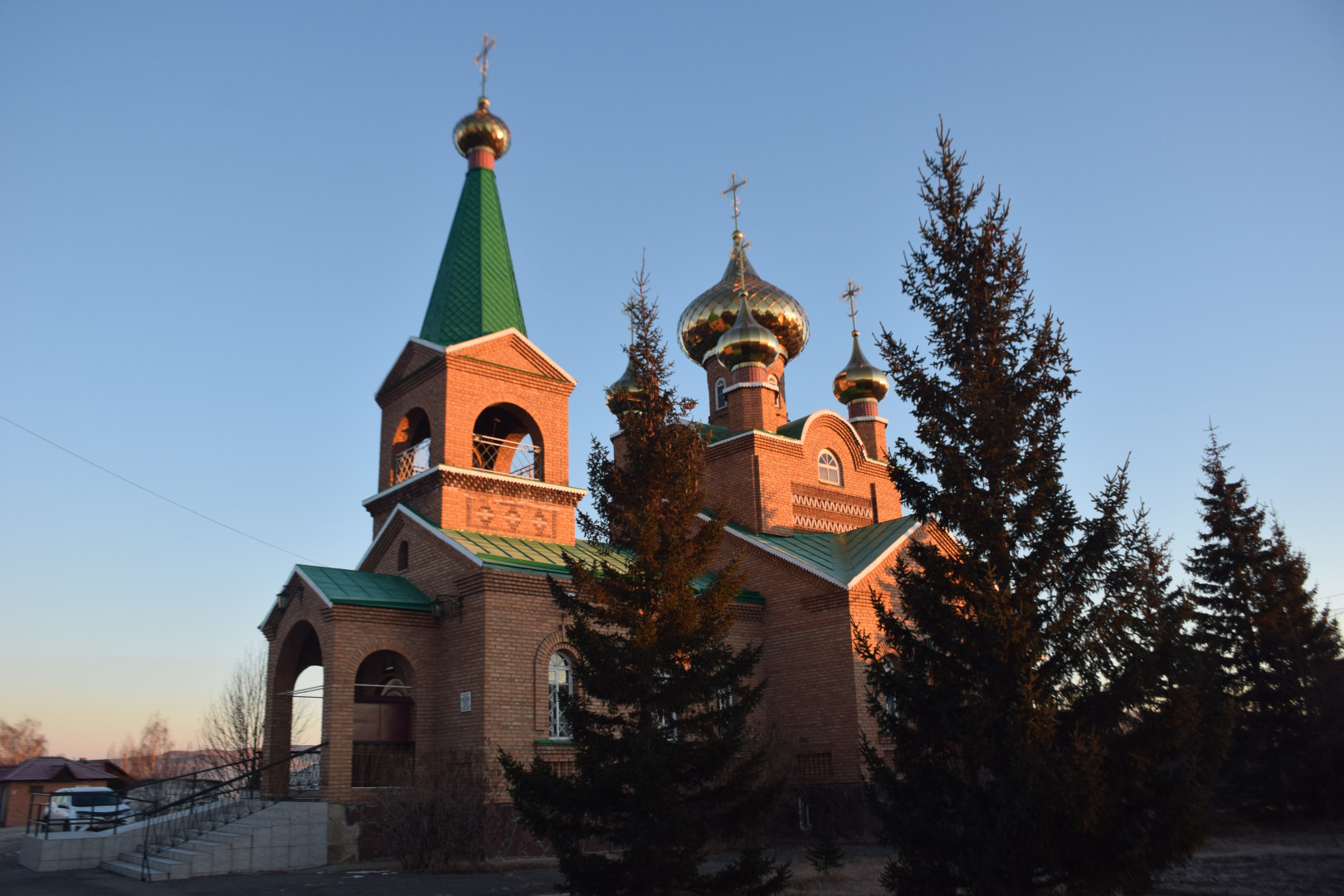 В день престольного праздника Правящий архиерей совершил Божественную Литургию в Михайло-Архангельском храме в Шира