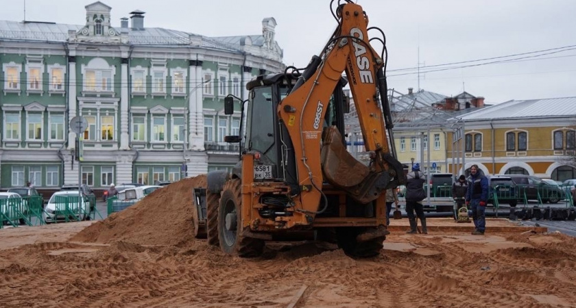 Основание для катка начали делать на площади Революции в Вологде