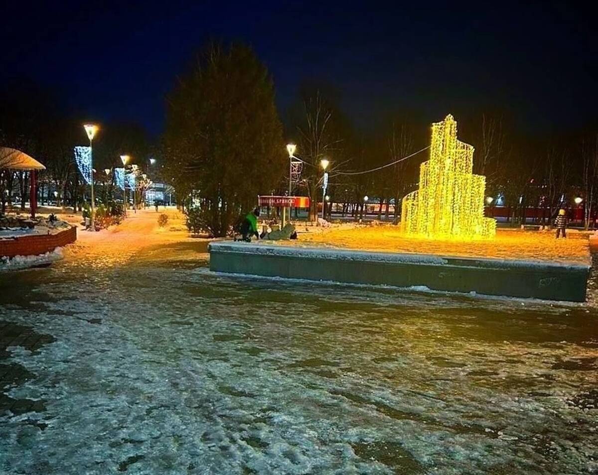 Брянск начали украшать к Новому году