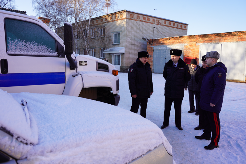 Начальник ГУ МВД области Сергей Космачев представил гарнизону межмуниципального отдела МВД России «Троицкий» нового руководителя