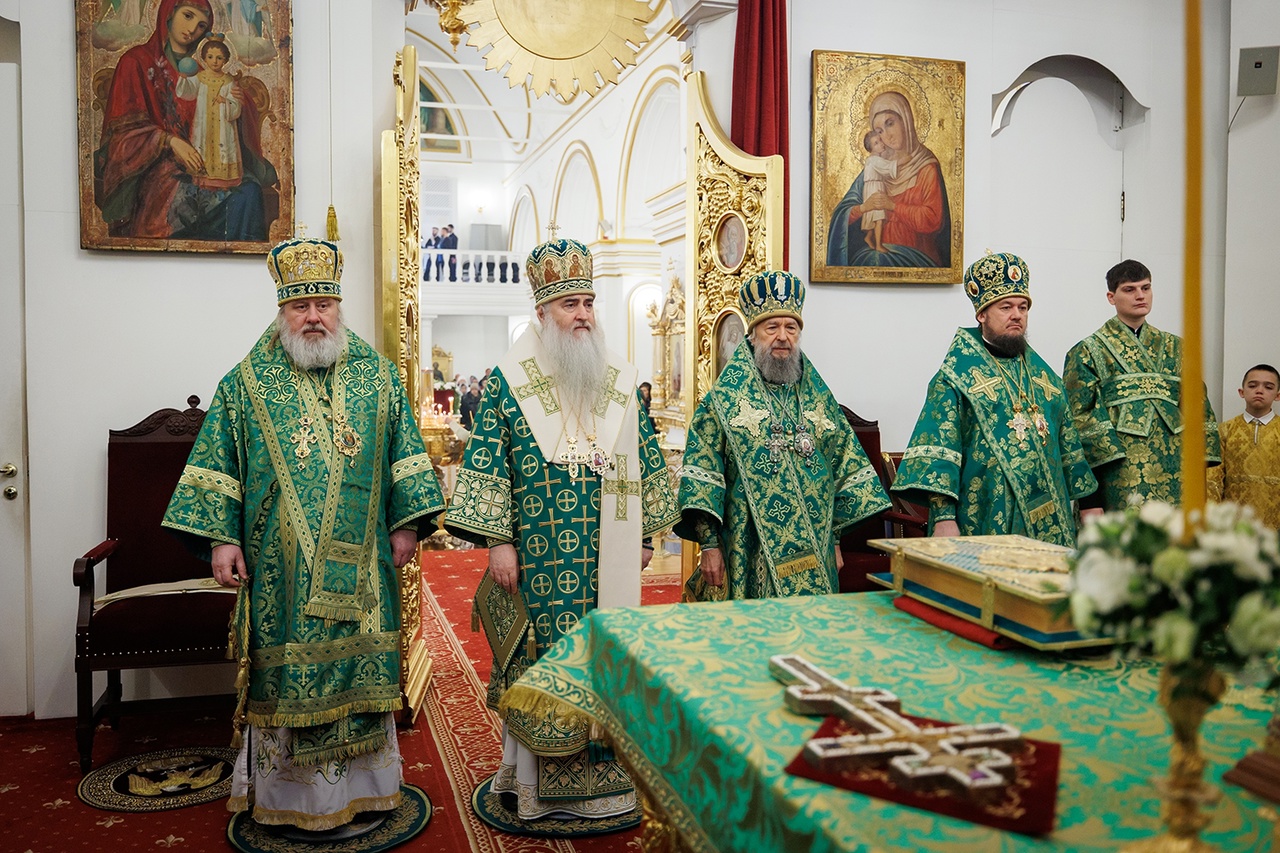 Архиерейское Всенощное бдение в канун дня памяти святого блаженного Андрея Симбирского в Спасо-Вознесенском кафедральном соборе Ульяновска