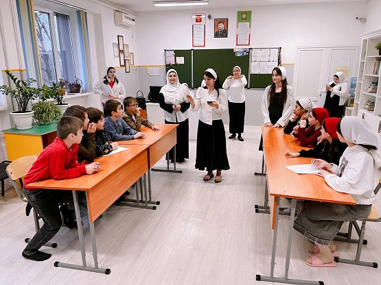 В ГБУ «Ахматовский С-РЦН» прошли викторина и практико – ориентированное занятие, посвященное Международному дню инвалидов.