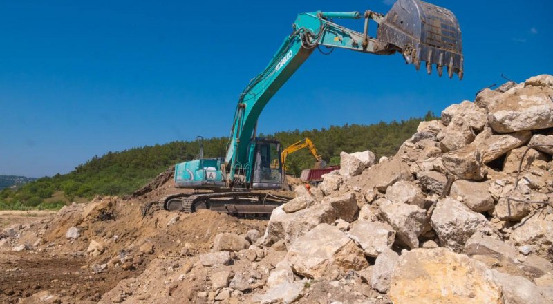 При строительстве водовода в Севастополе нашли останки двух советских воинов